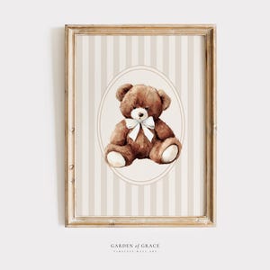 Lindo oso de peluche con lazo, arte de pared para guardería, decoración de habitación infantil de estilo rústico, póster beige neutro suave para bebé, ilustración de oso vintage