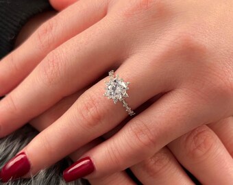 14K White Gold Lotus Solitaire Ring – Elegant Floral-Inspired Engagement Ring with Sparkling Zircon
