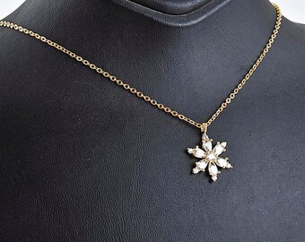 Gold Lotus Flower Pendant Necklace, Zircon Crystal Charm Necklace, Dainty Floral Jewelry, Elegant Gift for Her, Affordable Necklace