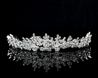 Delicate Leaf Wedding Tiara - Dainty Zircon Bridal Crown, Nature Inspired Hairpiece, Woodland Fairy Bride, Rustic Boho Tiara