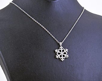 Silver Snowflake Pendant Necklace, Winter Zircon Crystal Charm, Elegant Holiday Jewelry Gift for Her, Dainty Snowflake Necklace