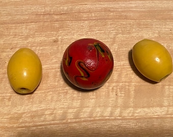 Large beads glass wound vintage era