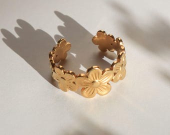 Adjustable gold ring, small flower ring, 14k gold plated, adjustable to any size, flower ring