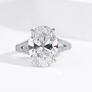 5.0ct Oval Lab Grown Diamond Wedding Ring: 18K Gold, GIS/IGI Certified