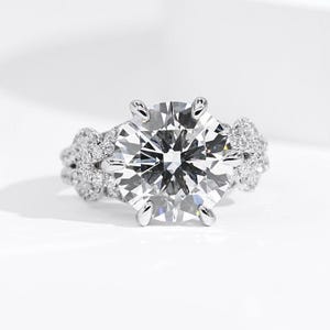 5CT Lab Diamond Ring: 18K Gold, Round Cut, E VVS2, GIS Certified