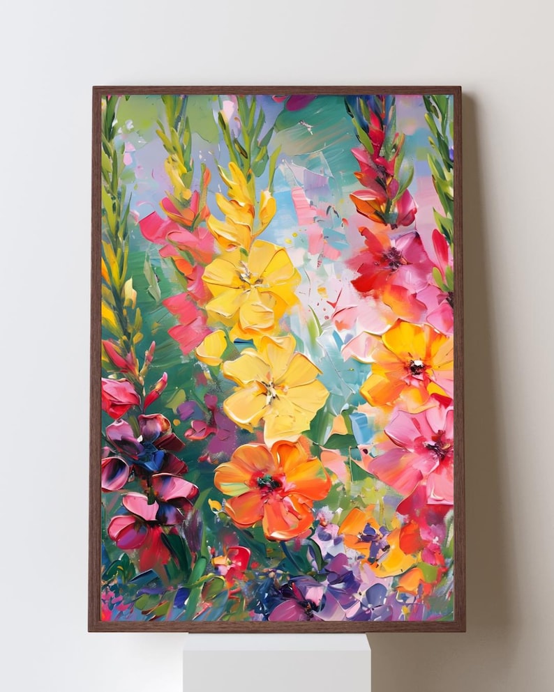 Pu&ograve; includere: Dipinto floreale incorniciato con una vibrante esposizione di fiori colorati. L'opera presenta una variet&agrave; di fiori nelle tonalit&agrave; del giallo, arancione, rosa e viola, su uno sfondo verde e blu. Il dipinto &egrave; racchiuso in una cornice di legno marrone.