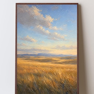 Op de afbeelding: Een olieverfschilderij in een donkerbruine lijst met een uitgestrekt landschap van goudgele grasvelden onder een helderblauwe lucht vol zachte witte en lichtoranje wolken, met verre heuvels zichtbaar aan de horizon.