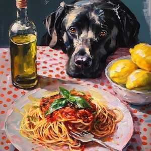 Pode incluir: Pintura a &oacute;leo de um Labrador preto olhando para um prato de espaguete com molho de tomate e manjeric&atilde;o. Uma garrafa de azeite e uma tigela de lim&otilde;es est&atilde;o sobre uma mesa com uma toalha de mesa de bolinhas vermelhas e brancas.
