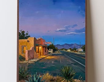 Stampa artistica di Marfa, Texas, Quadro da parete di un motel nel deserto del Texas occidentale, Paesaggio del sud-ovest in un'ora blu malinconica, Città deserta