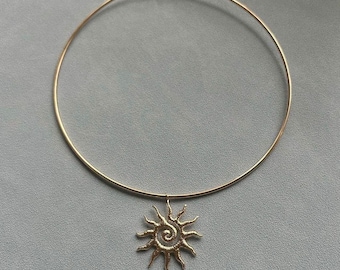 Stainless Steel Gold Tribal Spiral Sun Beachy Summer Charm Necklace Wired Choker  • Vintage Y2K Boho Handmade Minimalist Chain Jewelry Gift