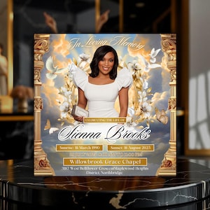 Puede incluir: Impresi&oacute;n conmemorativa cuadrada con una mujer vestida de blanco, rodeada de flores y elementos celestiales. El texto dice "In Loving Memory" y "Sienna Brooks", con fechas y detalles del lugar. Acentos dorados enmarcan la imagen.