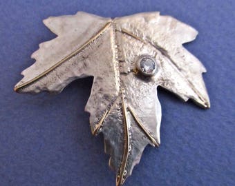 Maple leaf brooch with cubic zirconic