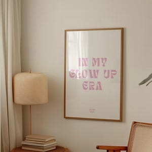 Impresión de manifestación en mi póster de Glow Up Era, arte de pared motivacional, póster rosa motivacional, impresión minimalista de afirmación positiva de amor propio