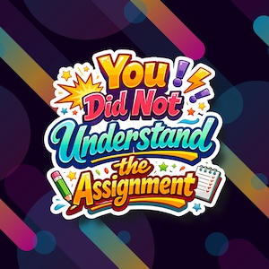Può includere: Un adesivo colorato con la scritta "You Did Not Understand the Assignment". Il design include una matita, un blocco note, stelle e fulmini. Lo sfondo è una sfumatura scura con forme astratte.