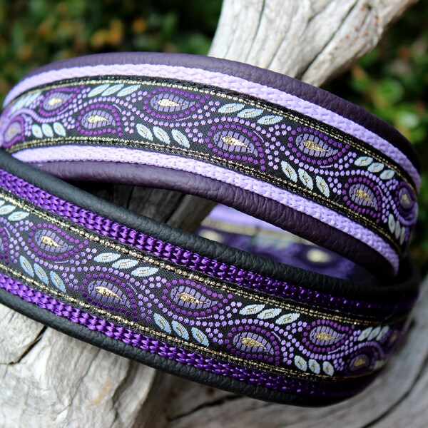 Lila hundhalsband i läder, blommigt, löv, ranka, finns med namn, designa ditt eget hundhalsband