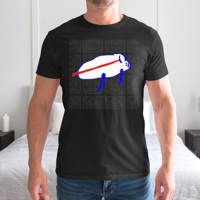 Pu&ograve; includere: Una t-shirt nera a maniche corte con un design grafico centrale. La grafica &egrave; composta da una forma ovale bianca delineata in blu, attraversata da una linea rossa orizzontale, con accenti blu sottostanti. Lo sfondo della grafica presenta un motivo a griglia.