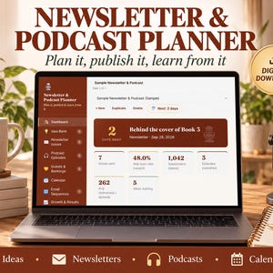 Puede incluir: Un ordenador portátil que muestra una interfaz digital de planificación de boletines y podcasts con una barra lateral marrón oscuro, métricas de panel y una tarjeta de proyecto. La pantalla muestra el texto Newsletter & Podcast Planner.