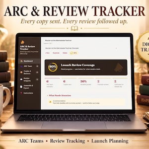 Puede incluir: Un portátil que muestra un panel de control ARC & Review Tracker con datos sobre la cobertura de reseñas, miembros del equipo y copias enviadas. La pantalla muestra texto que incluye Murder at the Marmalade Festival.