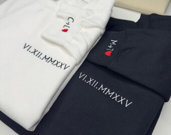 Individuell gesticktes Sweatshirt mit römischer Ziffer, Paar-Shirt Initiale am Ärmel, Jubiläumsjahr, personalisierter Datum Hoodie, Valentinstag Geschenk