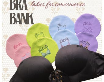 Bra Bank: una forma conveniente para que las mujeres guarden pequeños artículos en secreto debajo de su sostén.