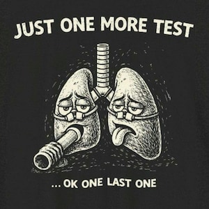 Camiseta "RT - Só mais um teste PFT" engraçada sobre função pulmonar, camiseta técnica para terapeutas respiratórios, humor sobre teste pulmonar, camiseta para laboratório de RT (RT)
