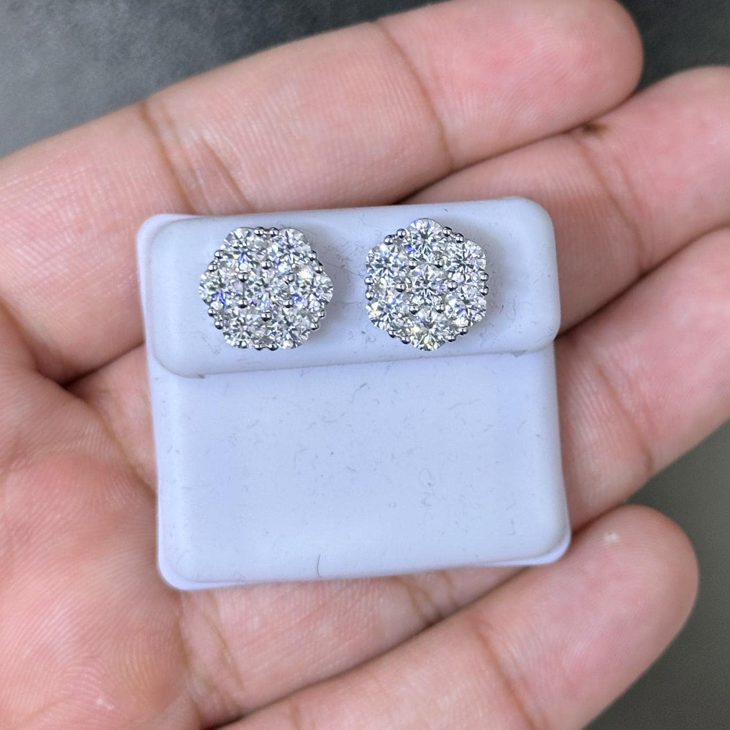 モアッサナイト 花形スタッドピアス VVS Dカラー モアッサナイト フラワー スタッドピアス：925