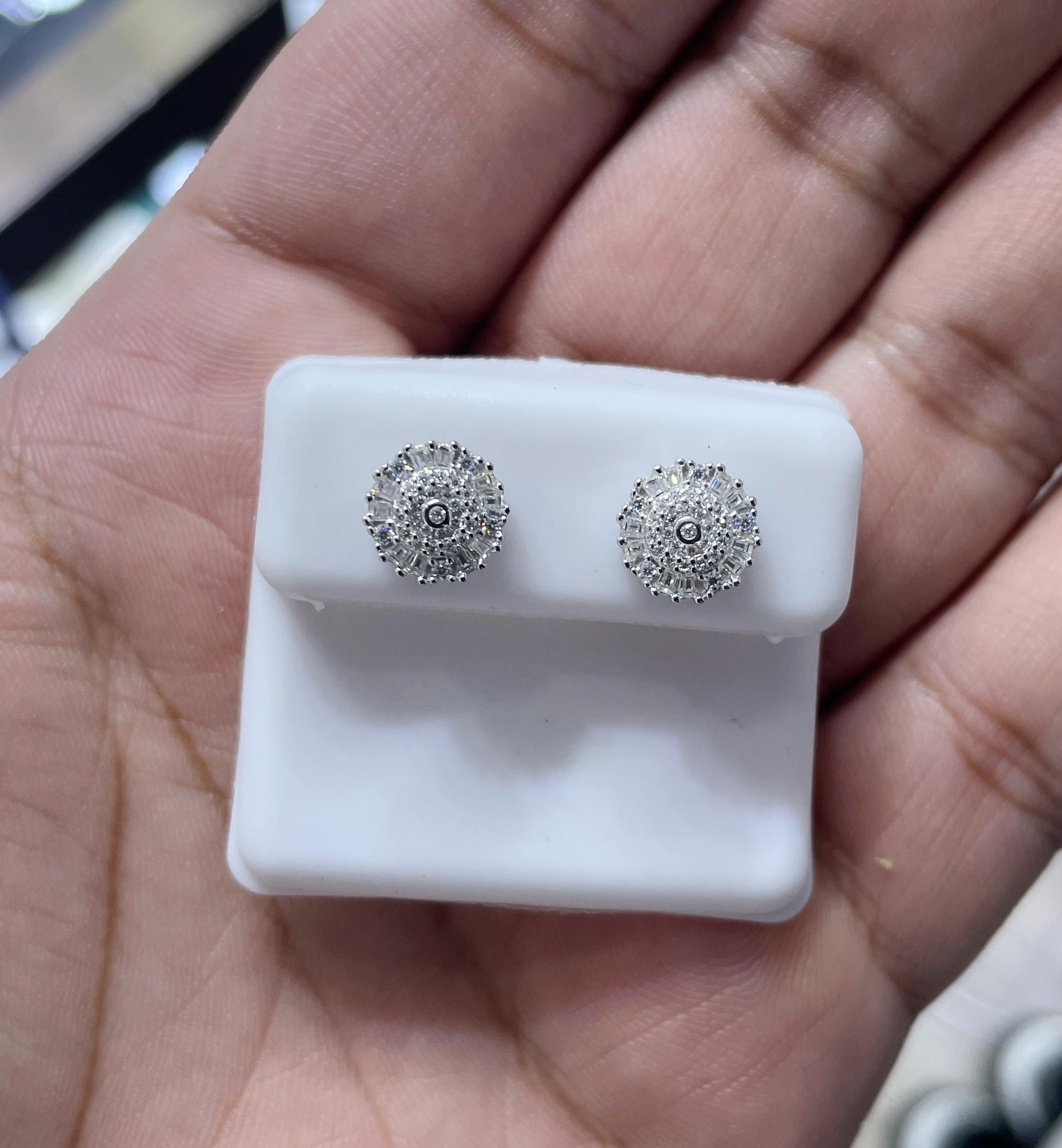 モアッサナイトスタッドピアス 0.56カラット 925スターリングシルバー