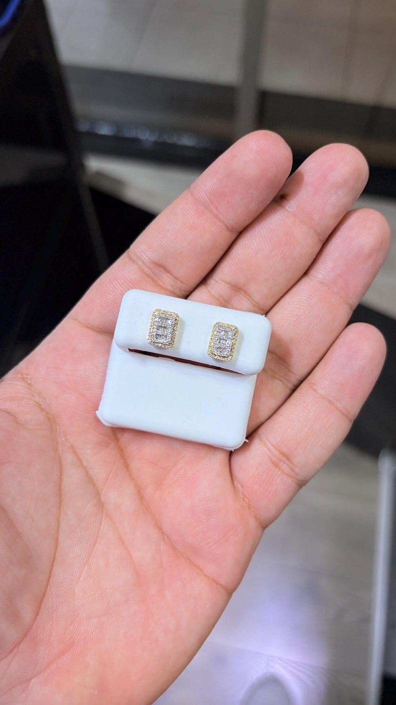 以下が含まれることがあります： 斑点のあるマット仕上げのセラミックマグカップ3個セット。マグカップはクリーム色、ライトグレー、ダークグレーの色合いです。各マグカップはシンプルでミニマリストなデザインで、コーヒーや紅茶に最適です。