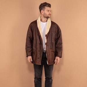 Manteau en peau de mouton retournée marron des années 80, grande taille, manteau en cuir de mouton, manteau d'hiver boutonné, vêtements d'extérieur rétro, mode vintage, fabriqué en Italie
