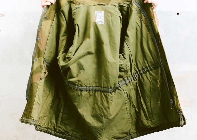 Retro 90s Mens KHAKI Military Camo 1980s Green Parka Coat Army Parka Surplus 1990s Hunter Jacket Vintage CAMOUFLAGE Jacket size Medium