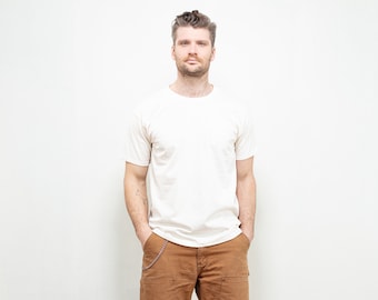 ヴィンテージミルクホワイトメンズTシャツ：ベーシックな半袖コットンTシャツ