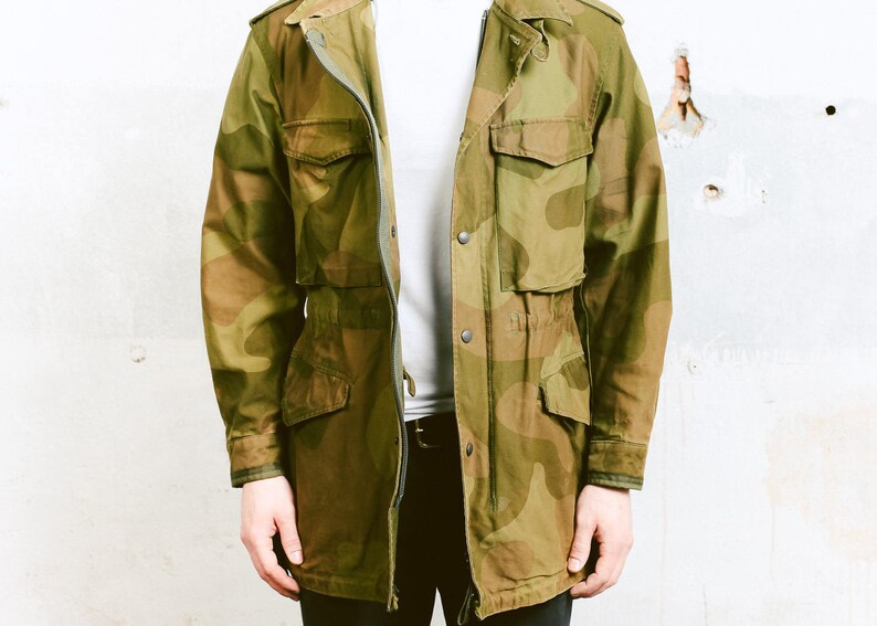 Retro 90s Mens KHAKI Military Camo 1980s Green Parka Coat Army Parka Surplus 1990s Hunter Jacket Vintage CAMOUFLAGE Jacket size Medium