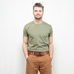 T-shirt homme basique vert olive kaki vintage des années 00 chemise homme à manches courtes chemise d'été unie tee vacances tshirt minimaliste cadeau petit ami