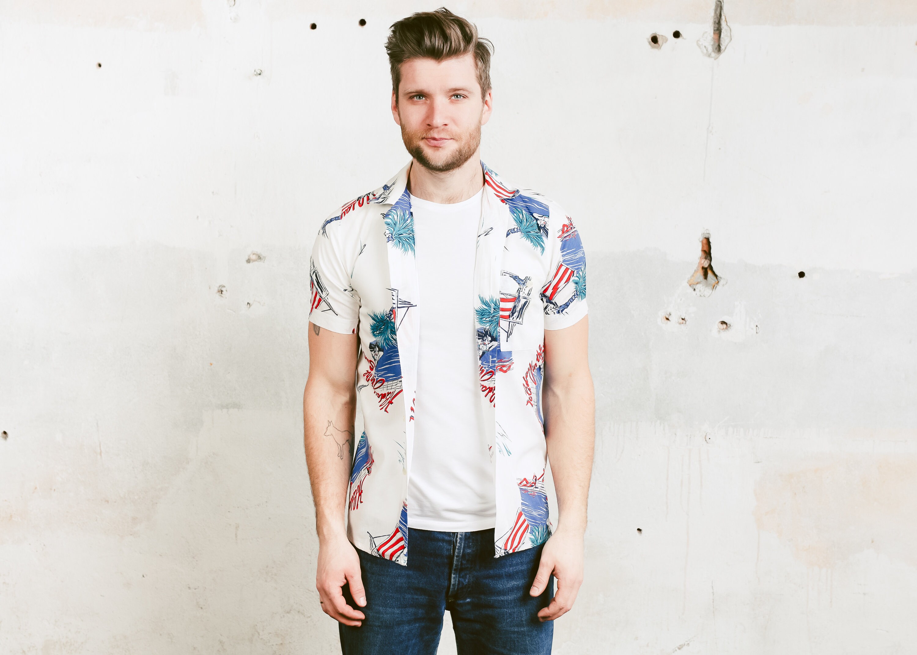 Novelty Print 70s Hawaiian Shirt . Vintage Men's Beach Print Print