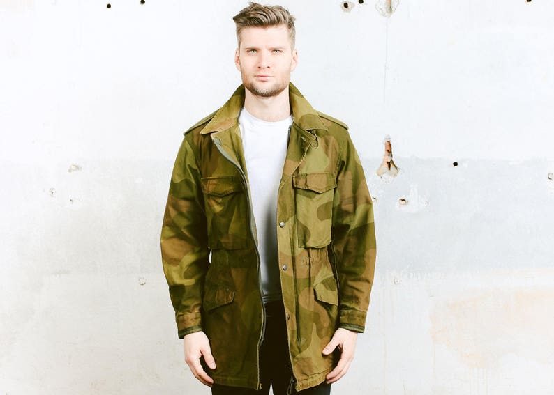 Retro 90s Mens KHAKI Military Camo 1980s Green Parka Coat Army Parka Surplus 1990s Hunter Jacket Vintage CAMOUFLAGE Jacket size Medium