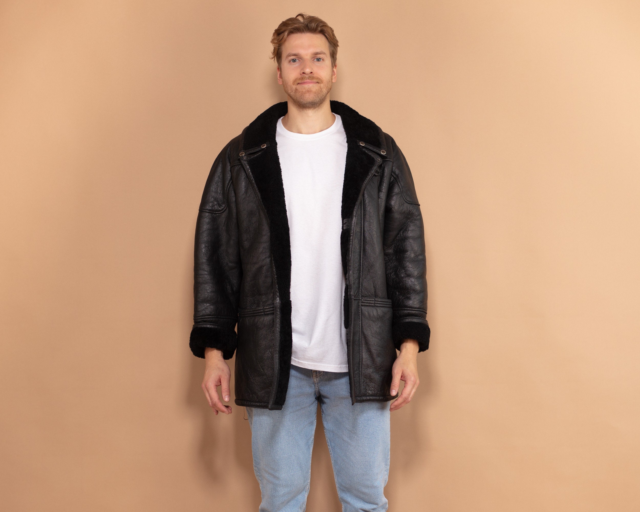 manteau en peau de mouton vintage des années 80 noir, taille moyenne M, manteau en daim de style bohème classique, manteau en peau de mouton retourné pour homme vintage, manteau chaud, vêtements d'hiver intemporels