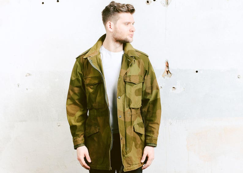 Retro 90s Mens KHAKI Military Camo 1980s Green Parka Coat Army Parka Surplus 1990s Hunter Jacket Vintage CAMOUFLAGE Jacket size Medium
