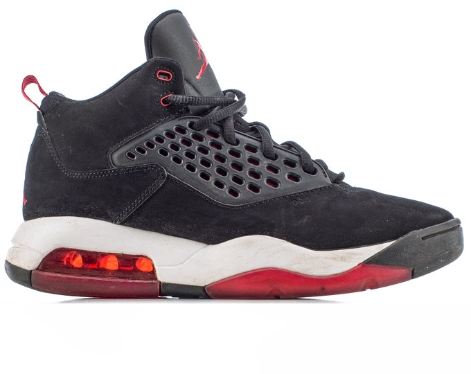 Nike Jordan Maxin 200 vintage nike athletic sport shoes retro jordans lace up sneakers black red 00s . mens sz US 8.5 , Eur 42 , uk 7.5