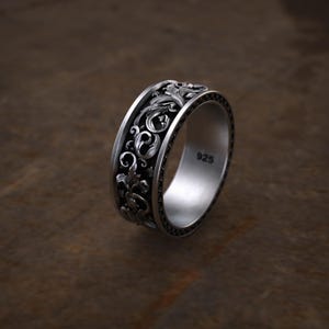 彫刻された葉のモチーフの男性用プロミスリング、酸化スターリングシルバーのロココ調結婚指輪、男性用ヴィンテージフローラルエンゲージリング、ユニークなギフト