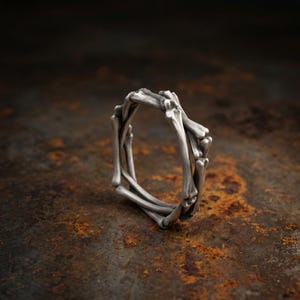 Oxidized 925 Silver Bone Ring for Women & Men, Handcrafted Intertwined Skeleton Band, Unisex Gothic Statement Ring, Unique Anatomy Gift