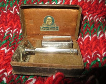 Ever-Ready 1914 "Little Lather Catcher" Single Edge Safety Razor Set with Original Case and Blades and Holder