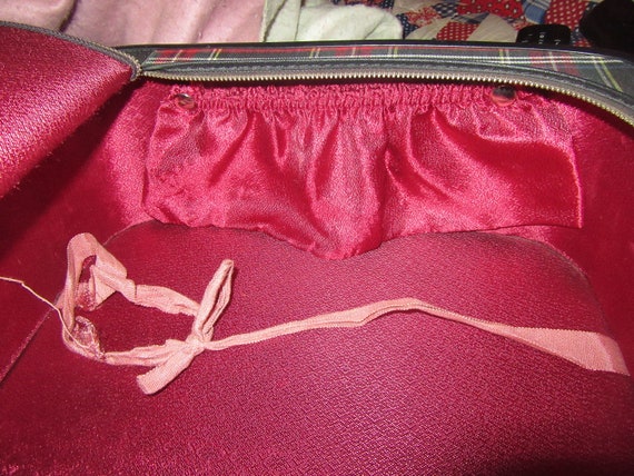 vtg 50s era red black plaid suitcase by LEEDS  22… - image 3