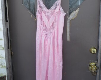 Vintage Lingerie 1970s Jill Andrea of New York pink nylon and  floral lace Size Medium long  Nightgown