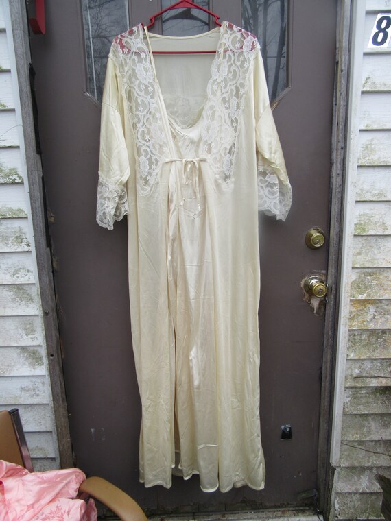 Vintage 70S PETRA FASHIONS Peignoir Set, light yel