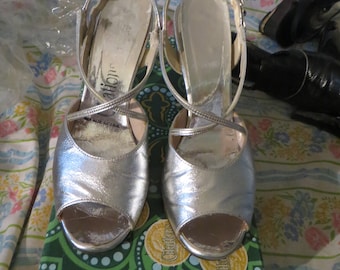 1960 metallic silver leather strappy peep toe heels by CITATIONS SZ 6.5 original box