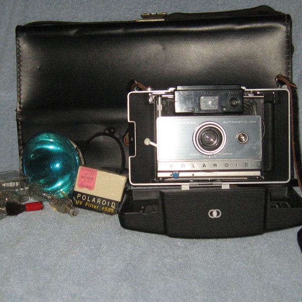 Vintage Polaroid Land Camera Auto 100 1960's, retro Polaroid