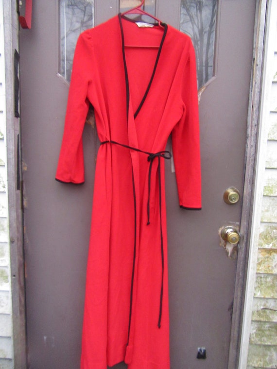 1960s Vanity Fair Red Wrap Robe  Size 16 Vintage