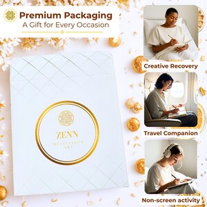 Puede incluir: Una caja rectangular blanca con un patr&oacute;n de cuadr&iacute;cula geom&eacute;trica dorada y un logotipo circular dorado central con el texto ZENN MEDITATION ART. El empaque se muestra junto a tres fotos de estilo de vida que representan la recuperaci&oacute;n creativa, los viajes y la actividad sin pantalla.