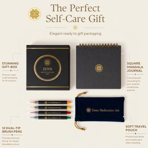 Puede incluir: Un set de Zenn Meditation Art que incluye una caja de regalo negra con letras doradas, un diario cuadrado de espiral con logo dorado, 12 rotuladores de doble punta con tapas de colores y un estuche de viaje suave azul marino.