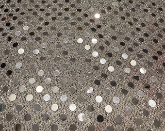 Tela de malla con lentejuelas plateadas / 44" x 54"